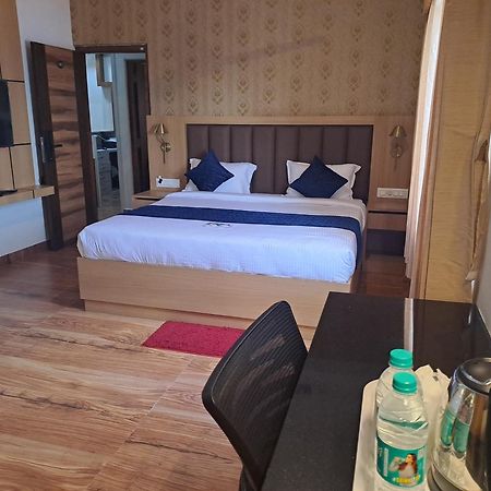 Sky Inn Mysore Buitenkant foto