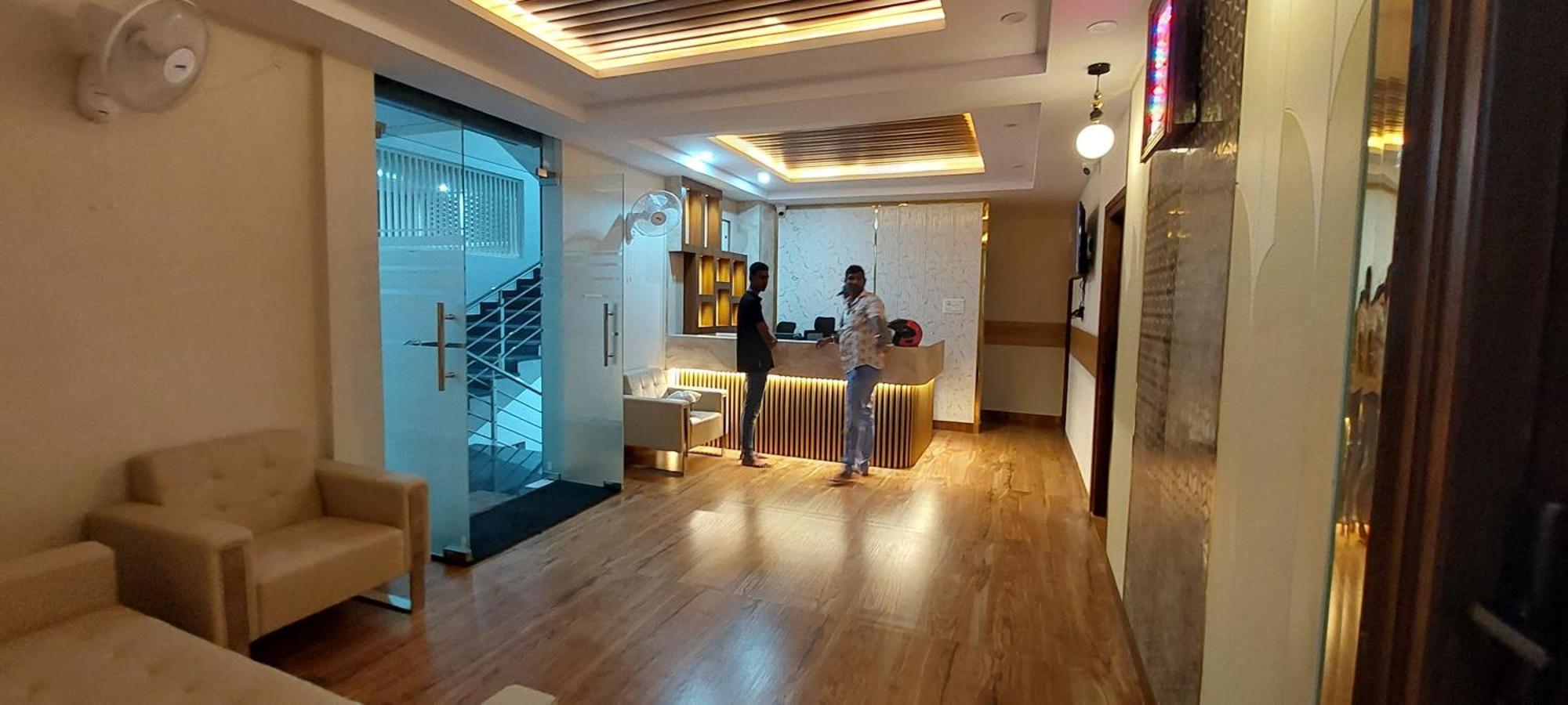 Sky Inn Mysore Buitenkant foto