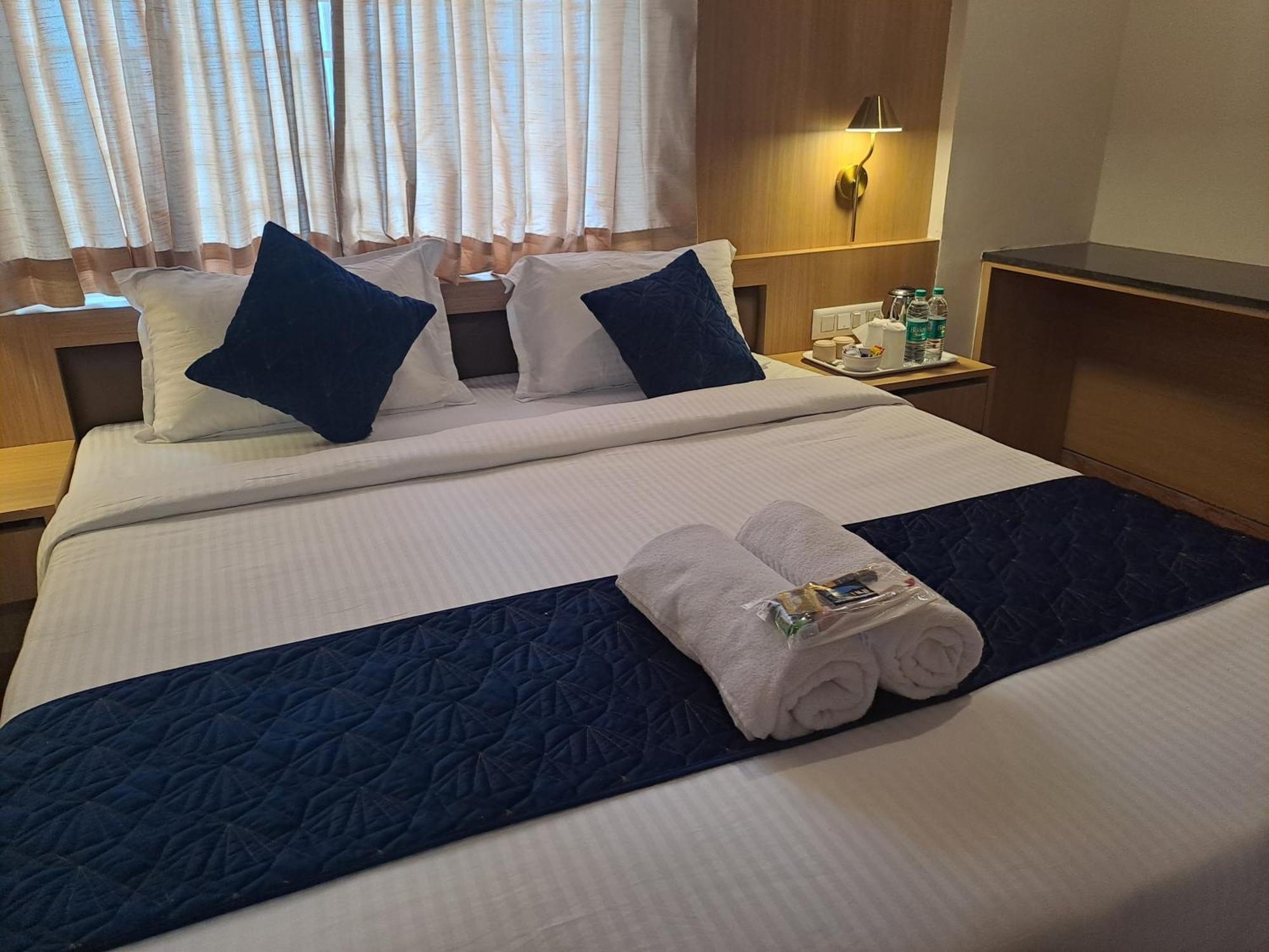 Sky Inn Mysore Buitenkant foto