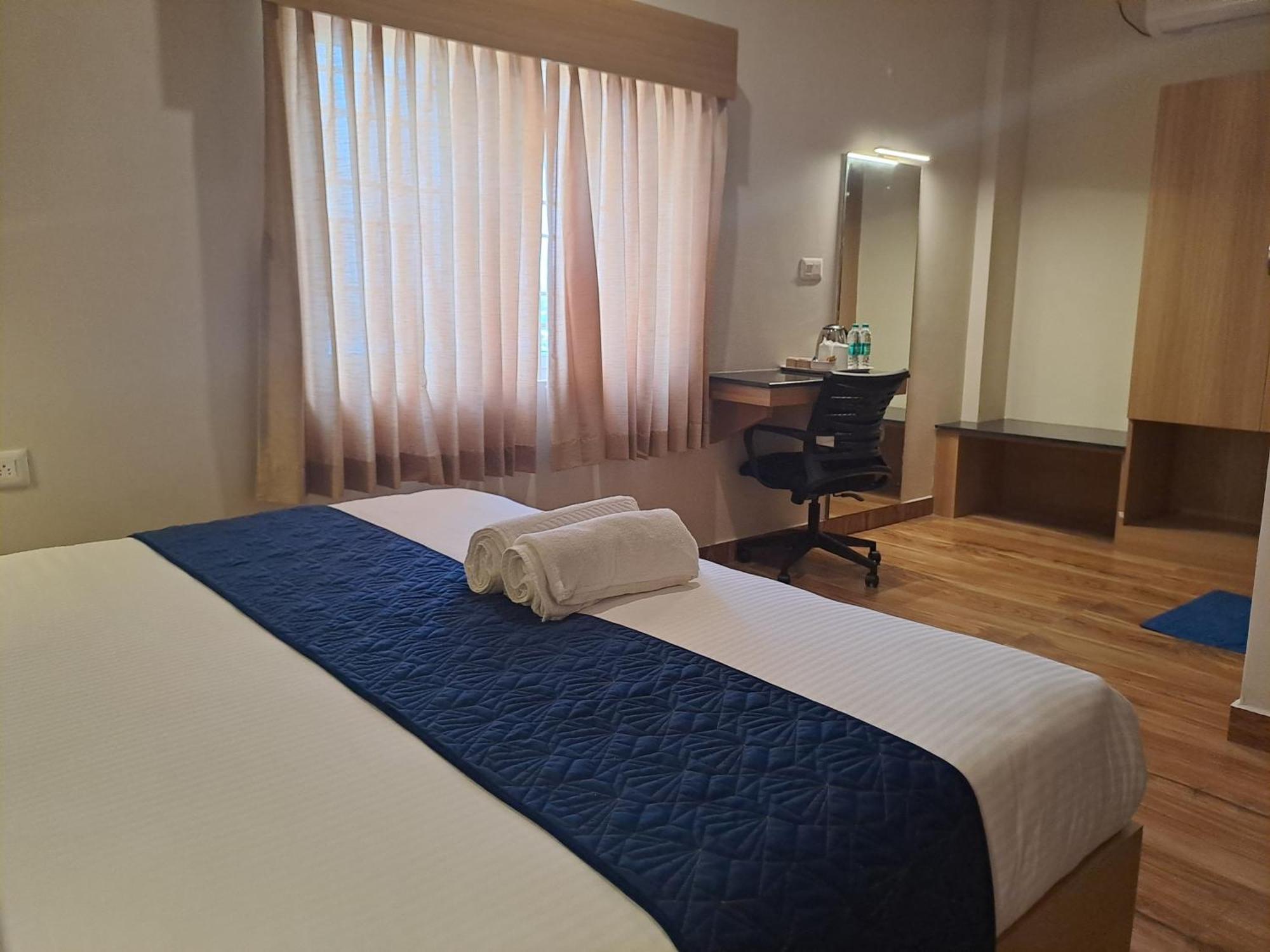 Sky Inn Mysore Buitenkant foto