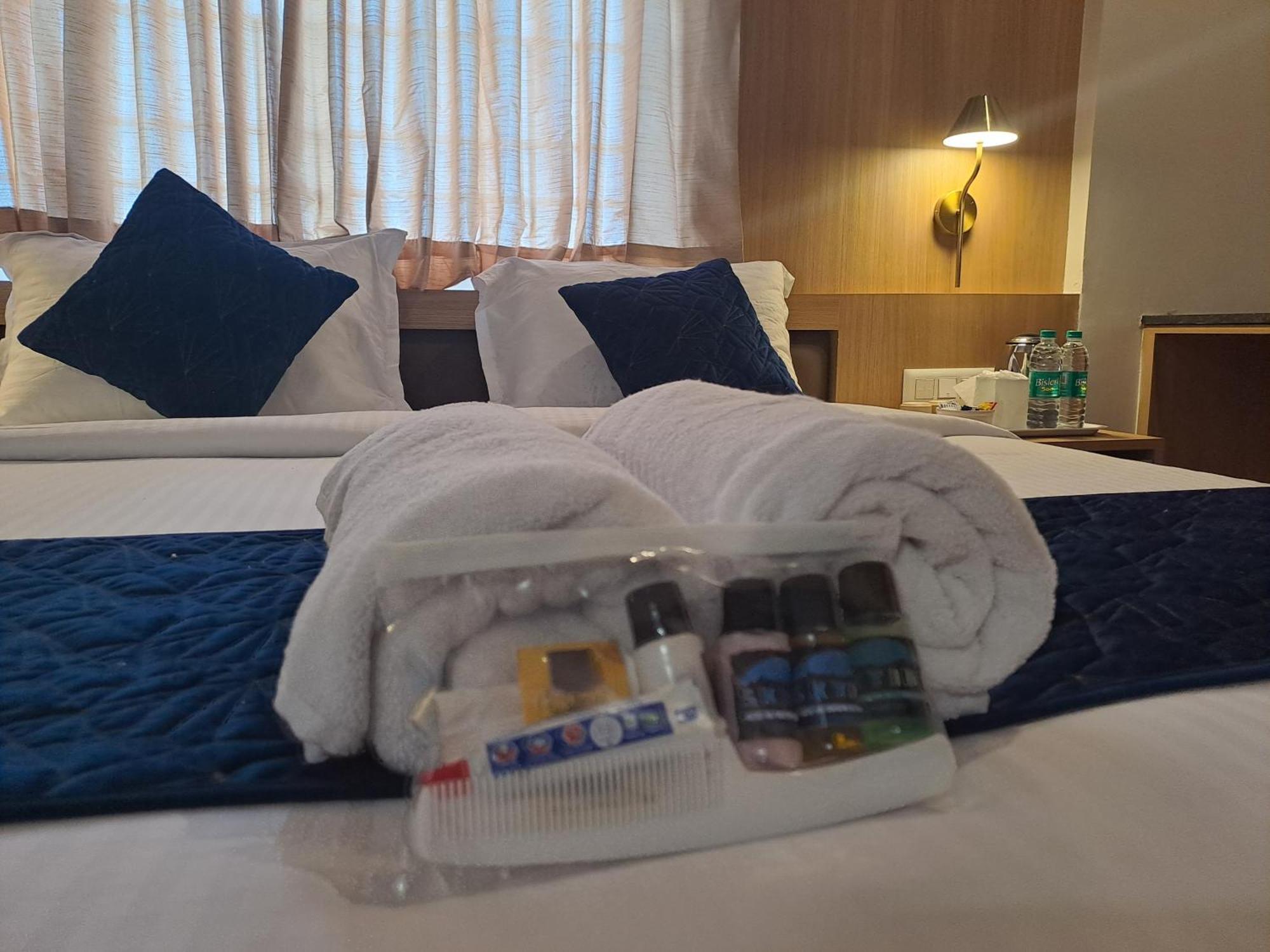 Sky Inn Mysore Buitenkant foto