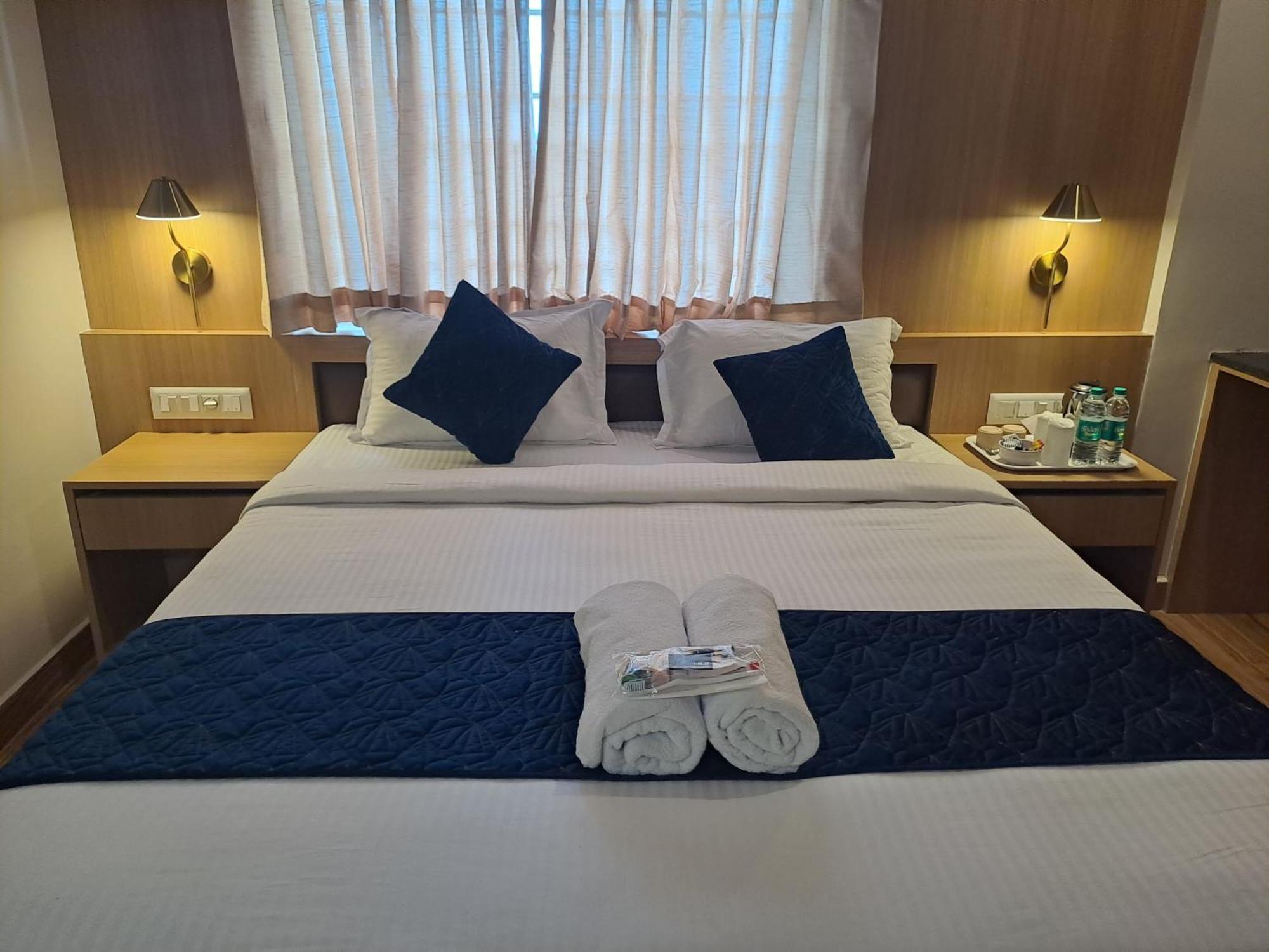 Sky Inn Mysore Buitenkant foto