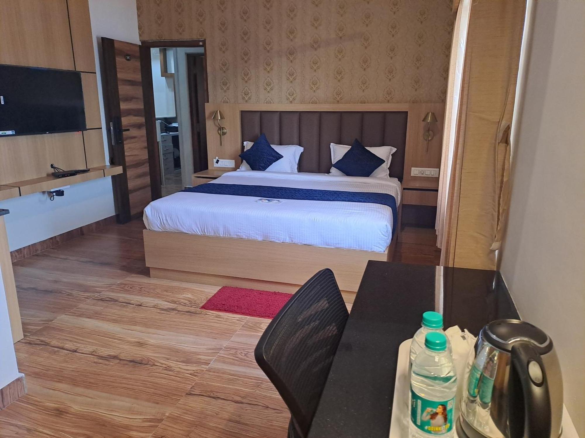 Sky Inn Mysore Buitenkant foto
