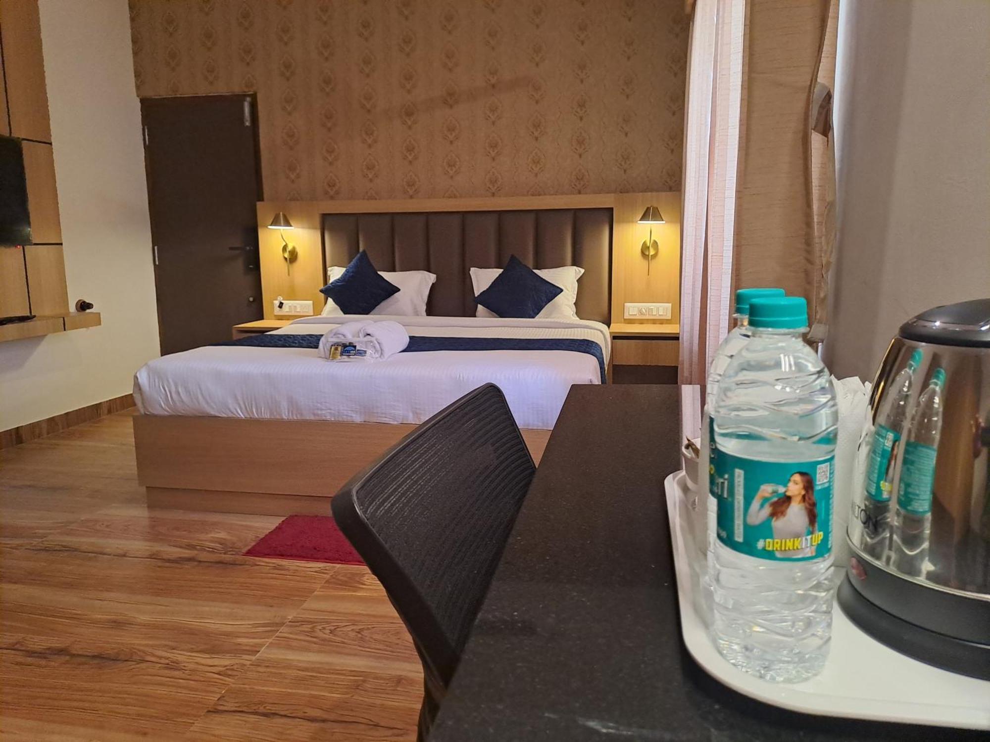 Sky Inn Mysore Buitenkant foto