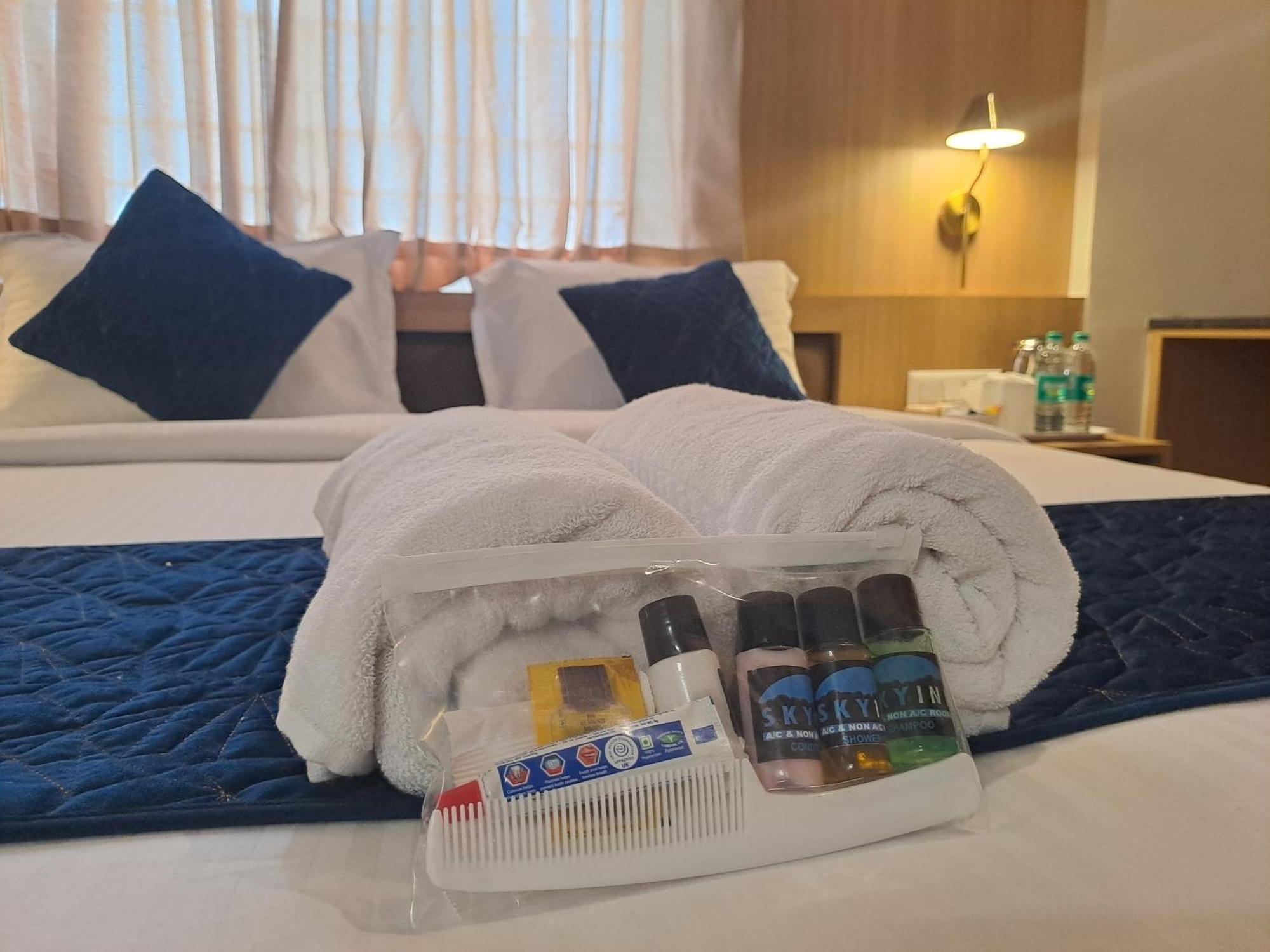 Sky Inn Mysore Buitenkant foto