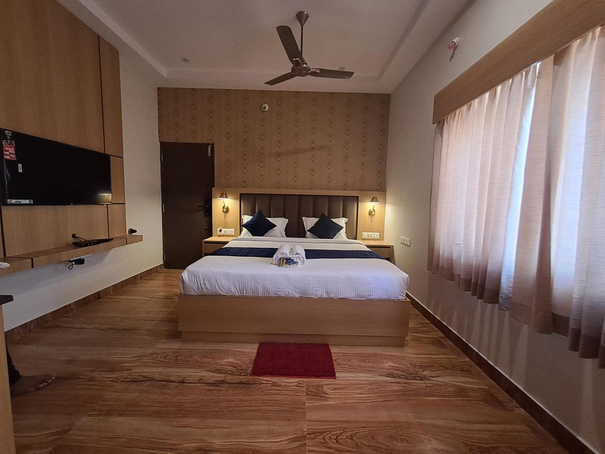 Sky Inn Mysore Buitenkant foto