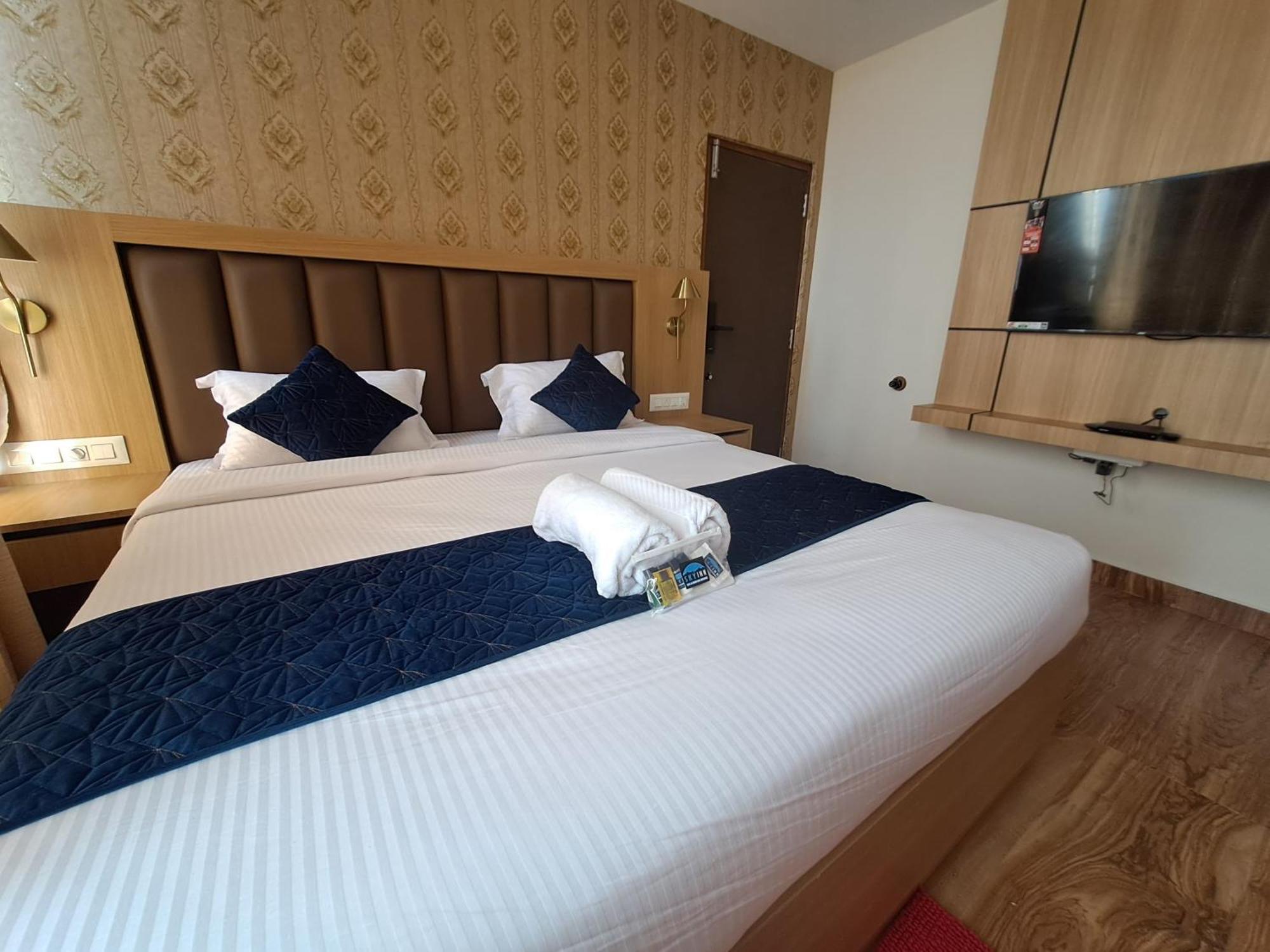 Sky Inn Mysore Buitenkant foto