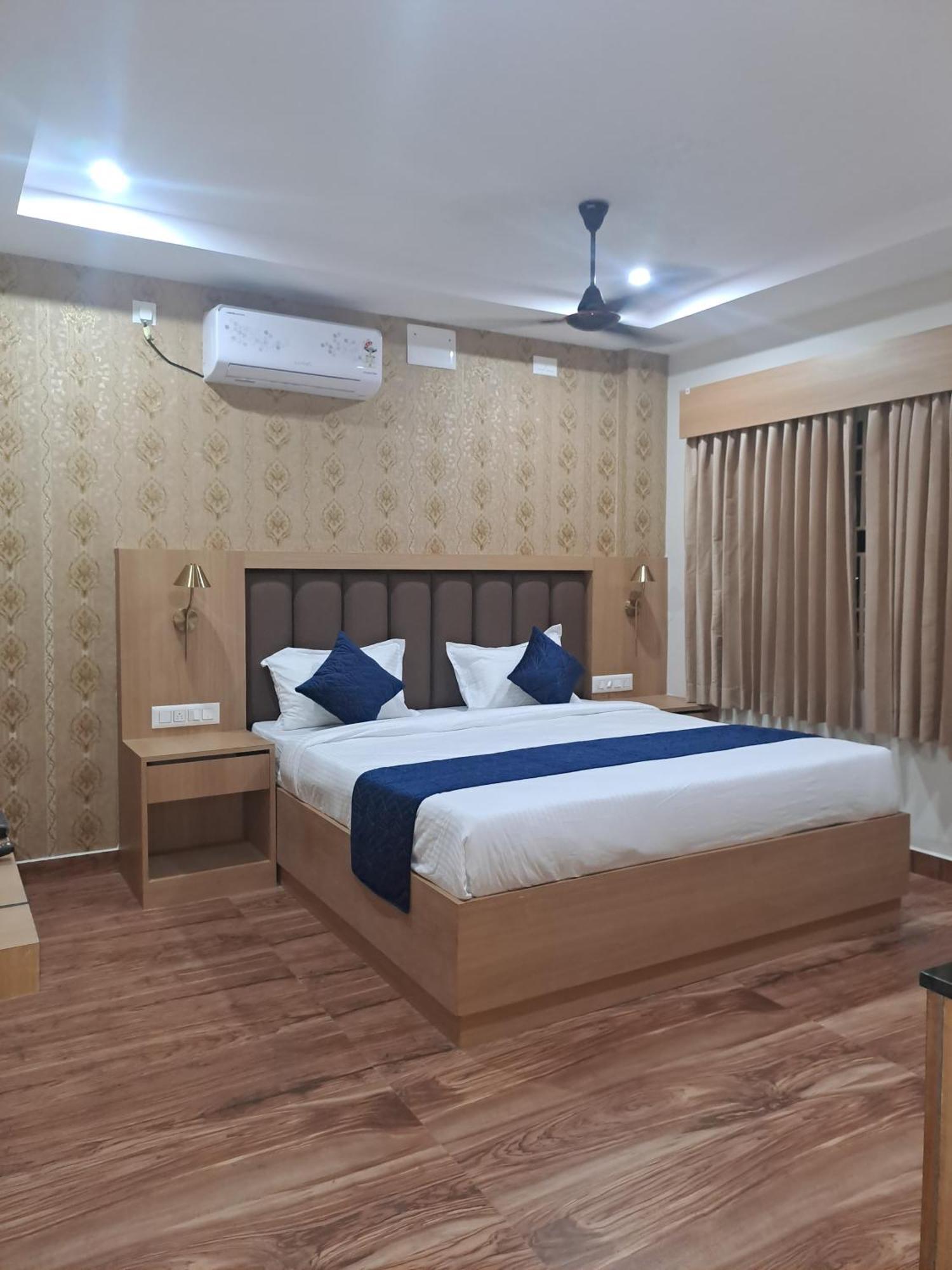 Sky Inn Mysore Buitenkant foto
