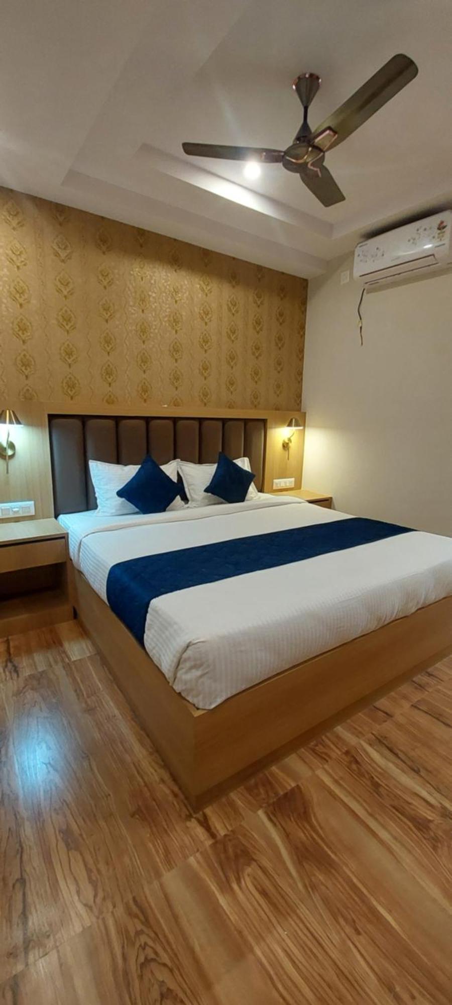 Sky Inn Mysore Buitenkant foto
