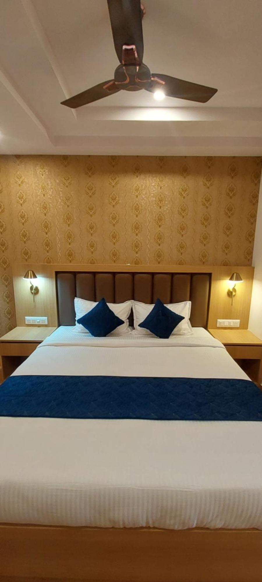 Sky Inn Mysore Buitenkant foto