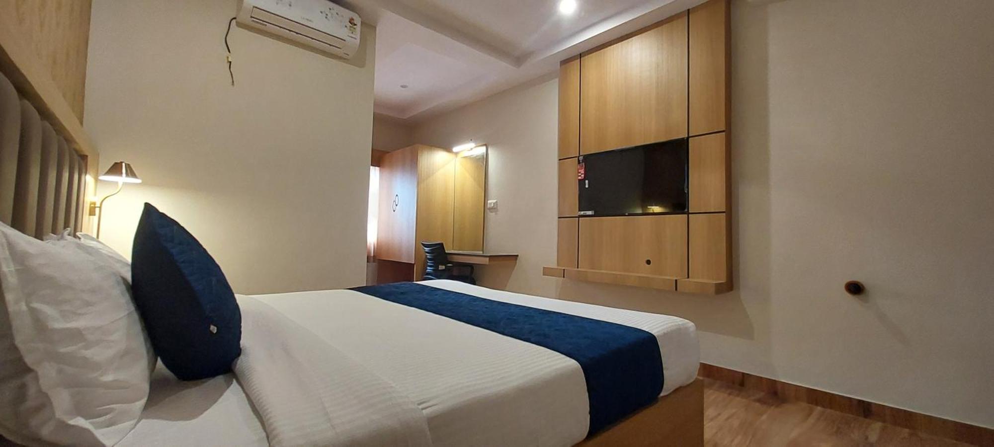 Sky Inn Mysore Buitenkant foto